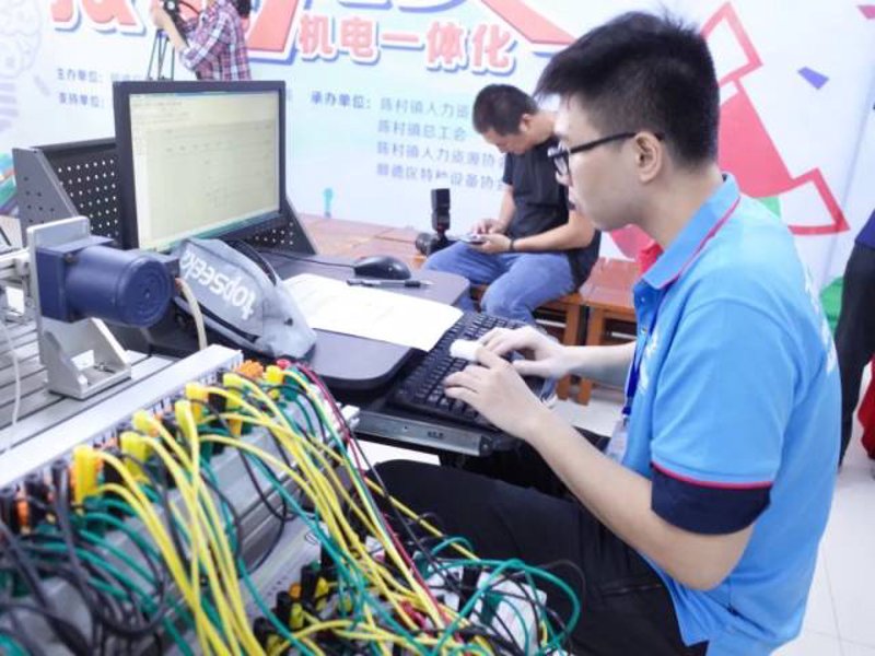 现代装备技工学校招生：为未来工匠培育明日之星